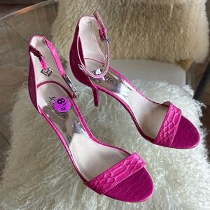 Michael Kors Fuchsia Jetset 6 textured Heels NEW!